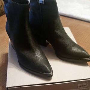 NWT Calvin Klein booties NARICE STRETCH PEBBLE